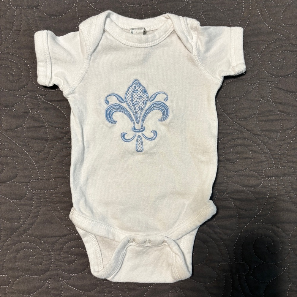 White Baby Onesie with Embroidery Light Blue Fleur-de-Lis